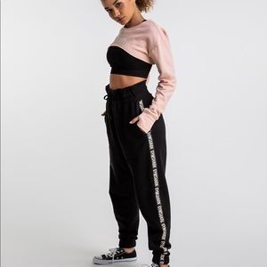 Gymshark set oversized joggers and super crop top